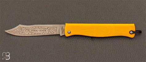 Couteau Jaune Bordel