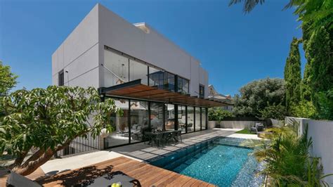 Hod Hasharon Brothel