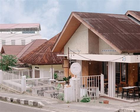 Bukittinggi Find A Prostitute