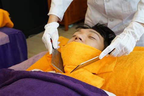 Couteau Jaune Massage érotique